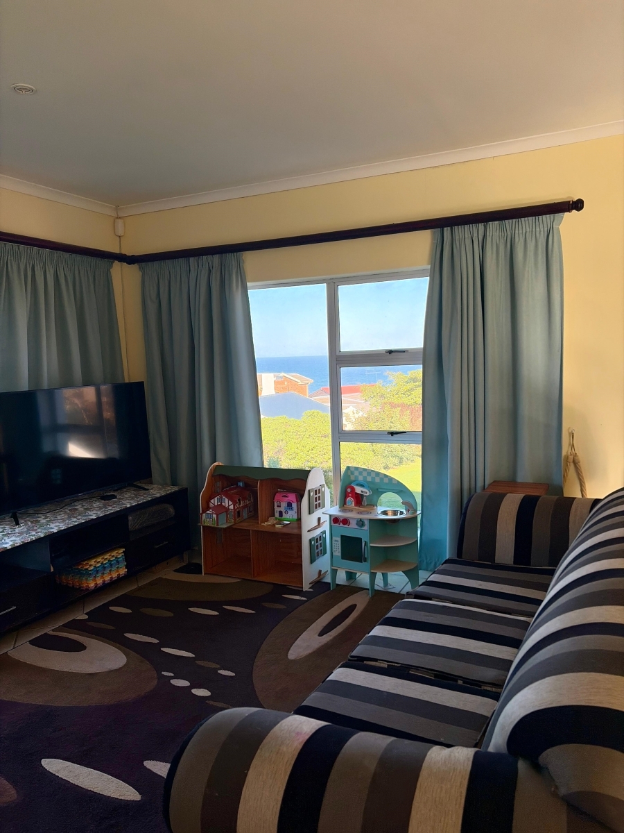 3 Bedroom Property for Sale in Boggomsbaai Western Cape